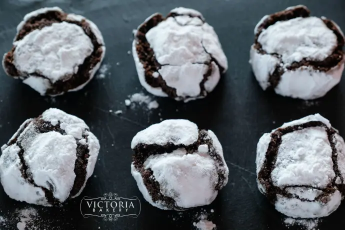 Chocolate Crinkles (Clamshell)